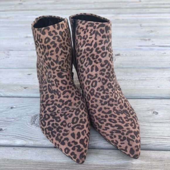 Leopard animal print Boots. - Picture 1 of 5